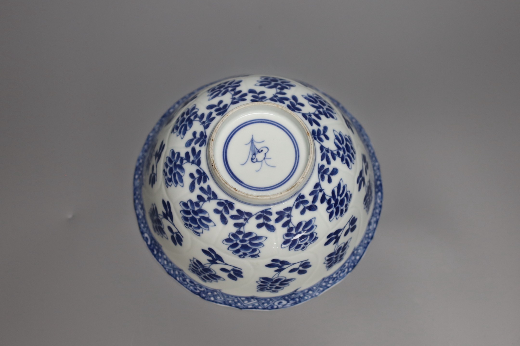 A Chinese blue and white bowl, 18.5cm diameter 60-80